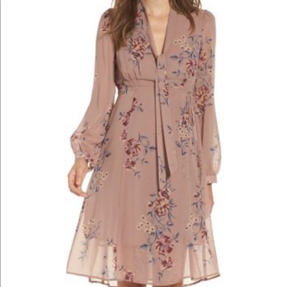Astr Dresses & Skirts - ASTR THE LABEL mauve floral dress